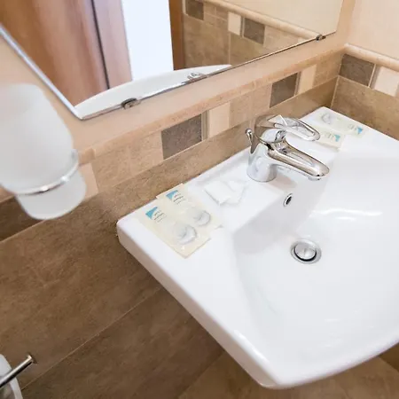 тропикана Hotel