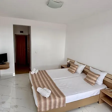 тропикана Hotel 2*