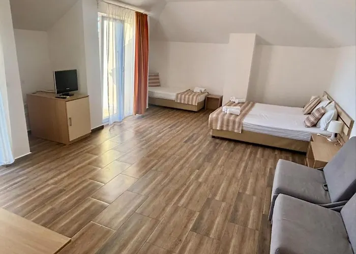 тропикана 2* 프리모르스코