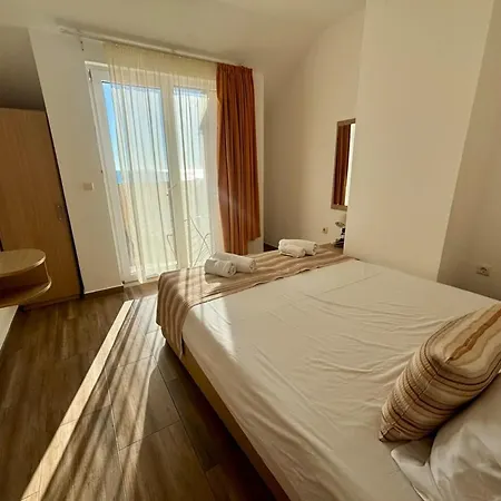 тропикана Hotel