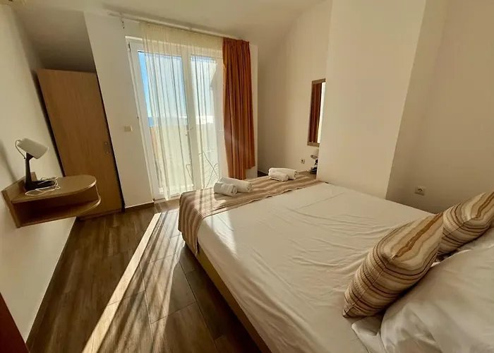 тропикана Hotel